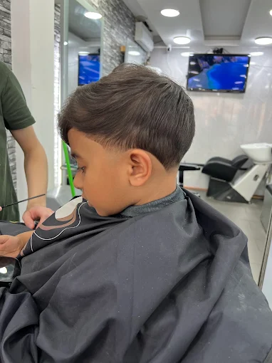 Low taper haircut with natural finish